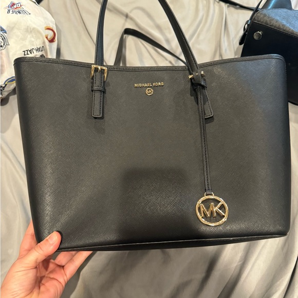 Michael kors over shoulder bag - Picture 1 of 4